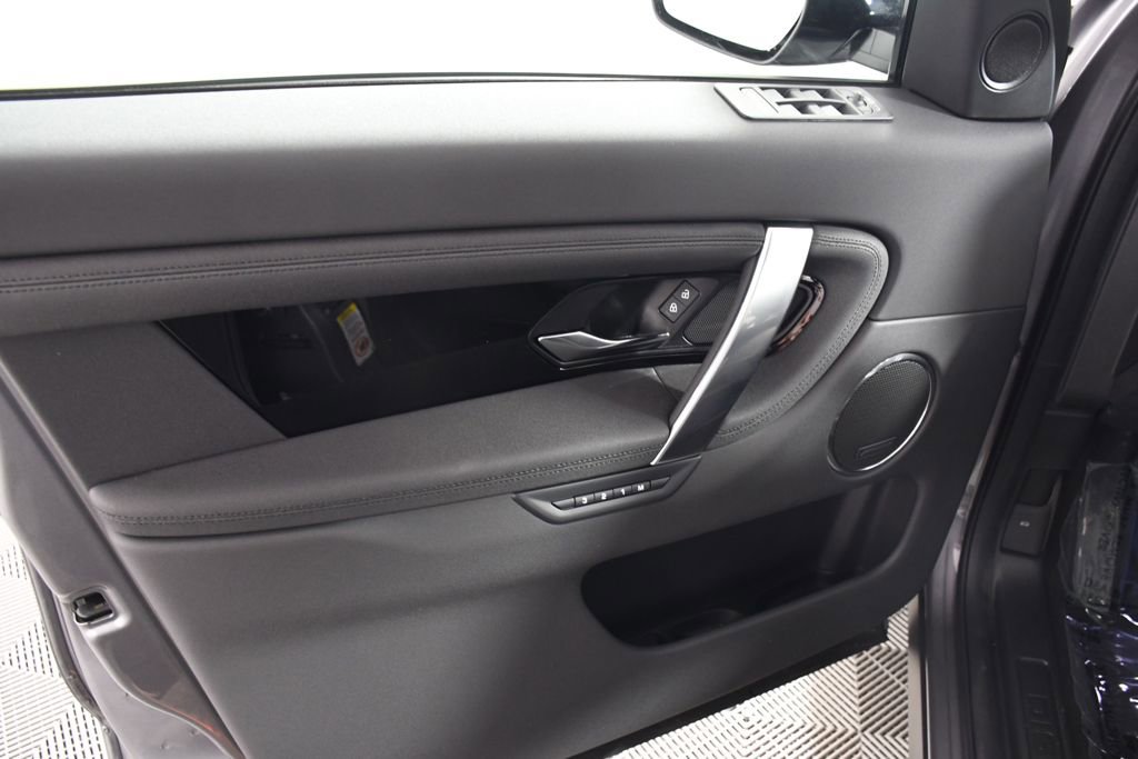 Used 2025 Land Rover Discovery Sport S image 14