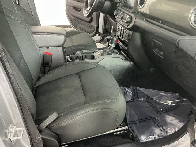 Used 2019 Jeep Wrangler Unlimited Sahara AWD/4WD image 15