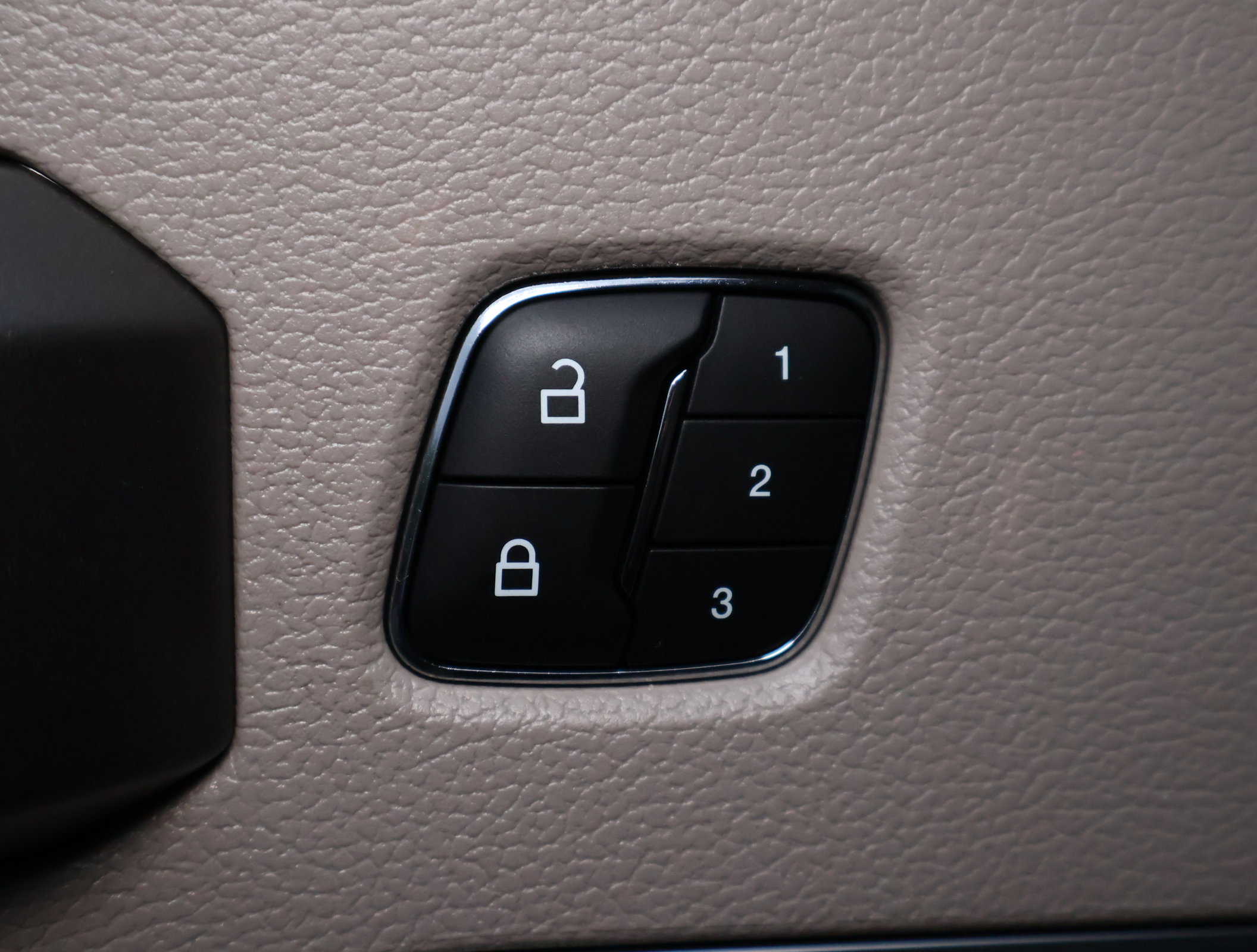 Used 2019 Ford F150 Limited w/ Trailer Tow Package image 9