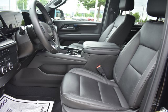 Used 2025 Chevrolet Suburban Z71 AWD/4WD image 14