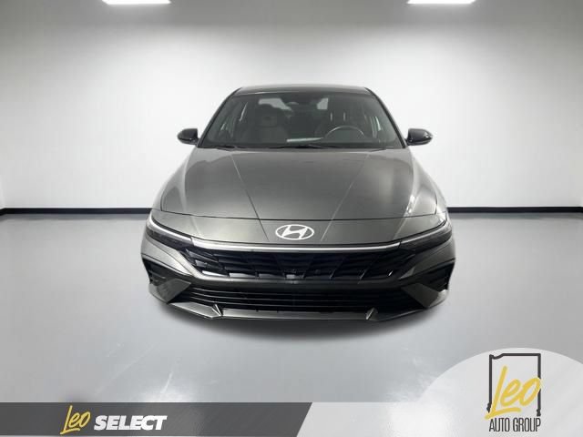 Used 2025 Hyundai Elantra Sport FWD image 2