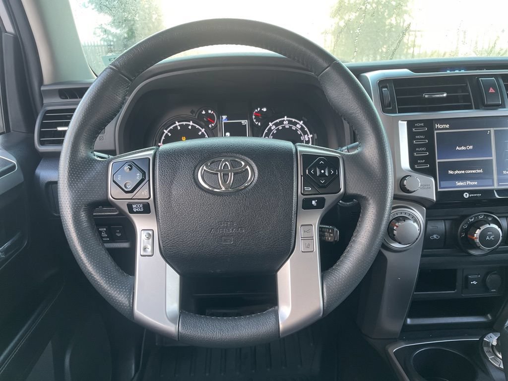 Used 2022 Toyota 4Runner SR5 AWD/4WD image 17
