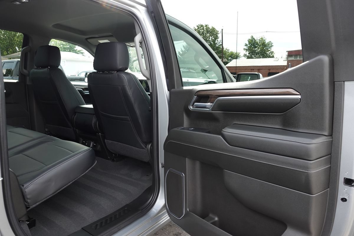 Used 2024 Chevrolet Silverado 1500 LT AWD/4WD image 26