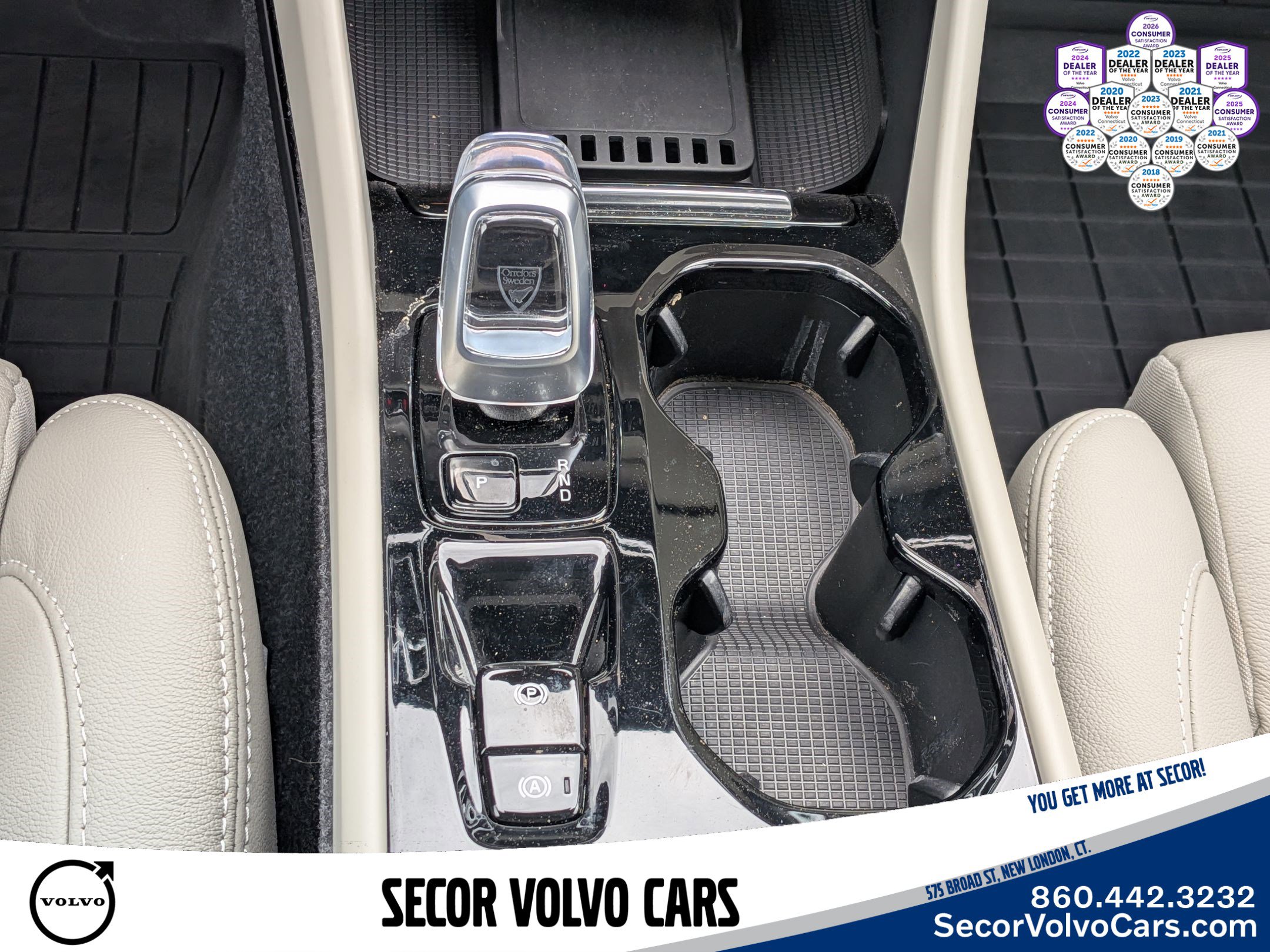 Certified 2023 Volvo XC40 B5 Plus w/ Driver Assist Package AWD/4WD image 17