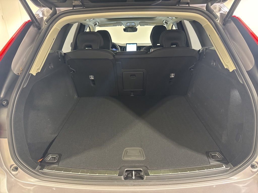 Used 2026 Volvo XC60 B5 Plus w/ Climate Package AWD/4WD image 29