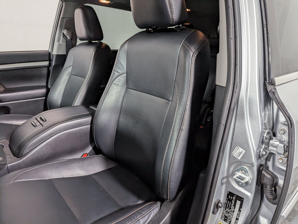 Used 2019 Toyota Highlander XLE AWD/4WD image 16