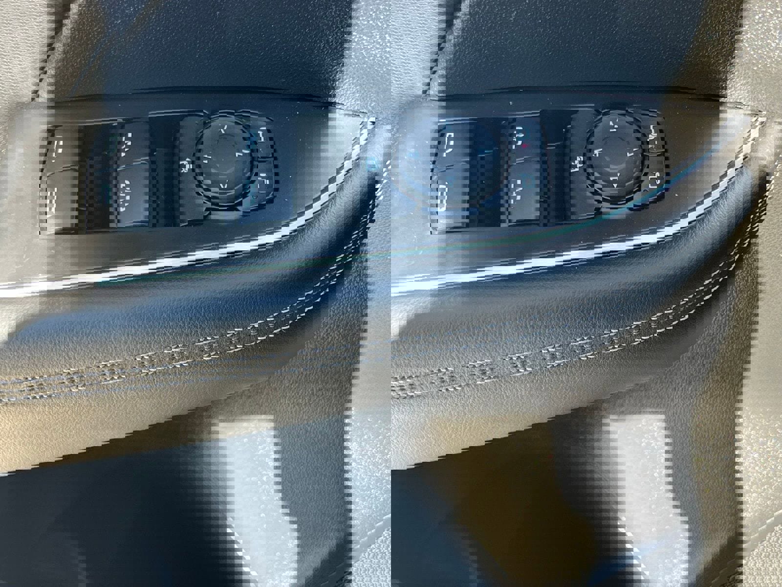 Used 2025 Buick Envision Preferred image 24