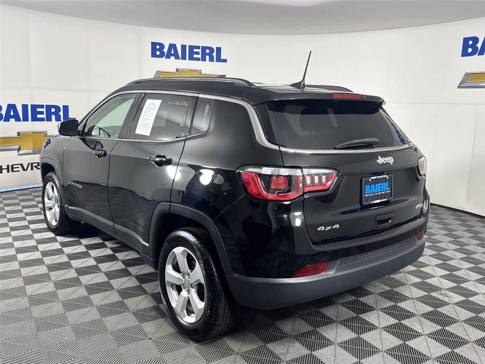 Used 2019 Jeep Compass Latitude w/ Cold Weather Group AWD/4WD image 3