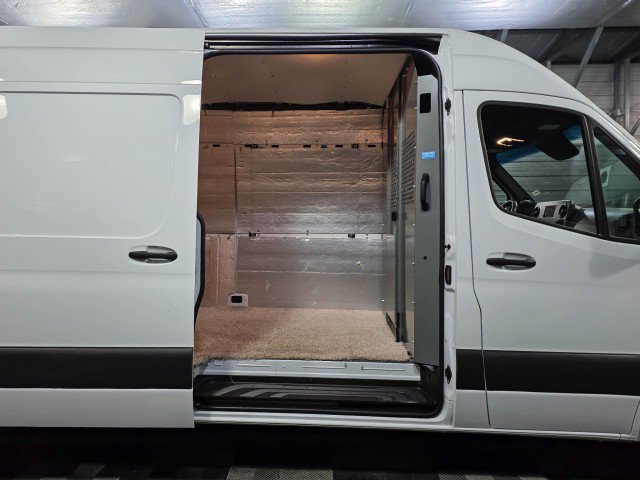 Used 2022 Mercedes-Benz Sprinter 2500 image 12