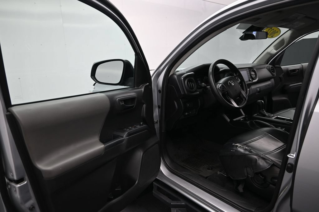 Used 2022 Toyota Tacoma SR AWD/4WD image 12