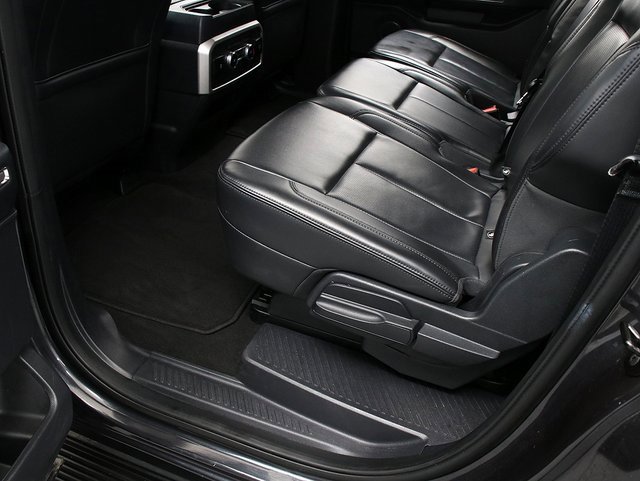 Used 2024 Ford Expedition Max XLT image 27