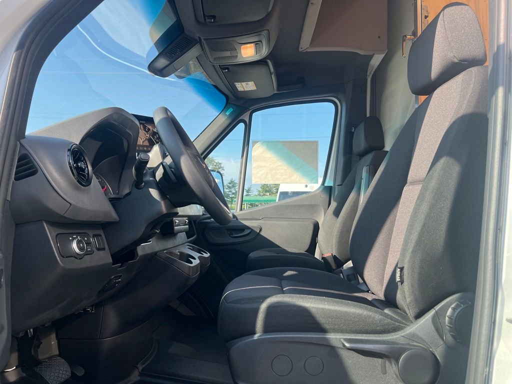Used 2024 Mercedes-Benz Sprinter 4500 image 12