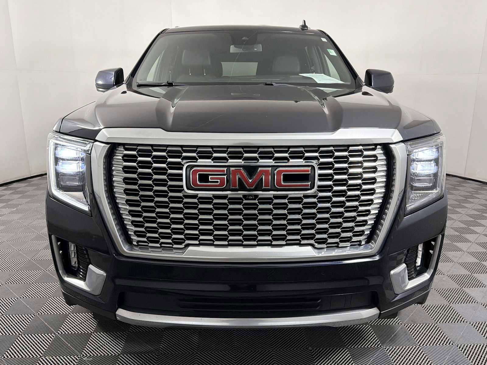 Certified 2023 GMC Yukon Denali image 4