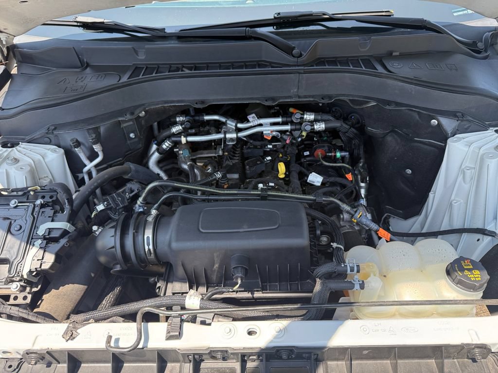 Used 2021 Ford Explorer XLT w/ Equipment Group 202A RWD image 14