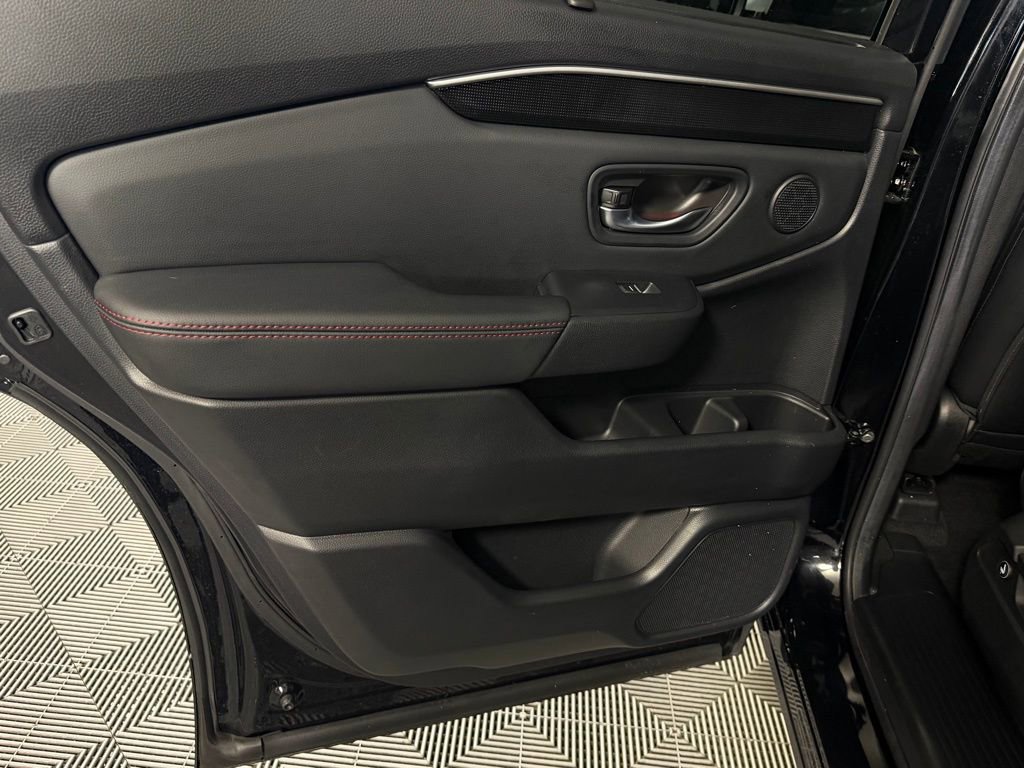Used 2025 Honda Pilot Black Edition image 28
