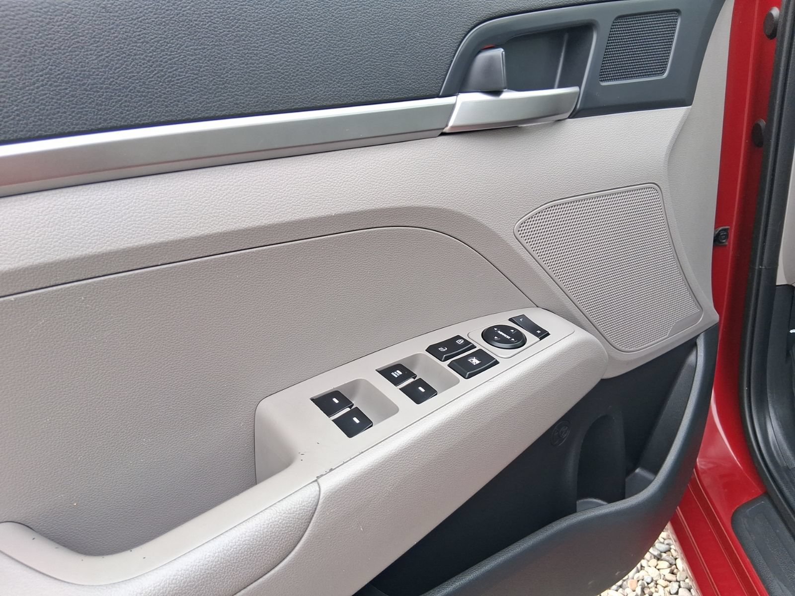 Used 2020 Hyundai Elantra SE FWD image 8