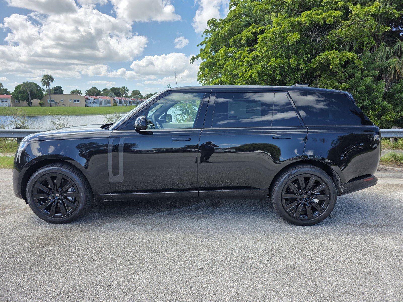 New 2027 Land Rover Range Rover Long Wheelbase SE AWD/4WD image 7