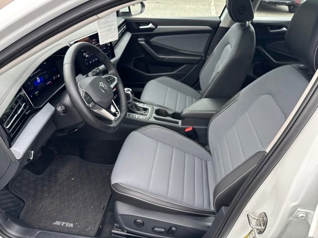 Certified 2025 Volkswagen Jetta SE w/ Sunroof Package image 14