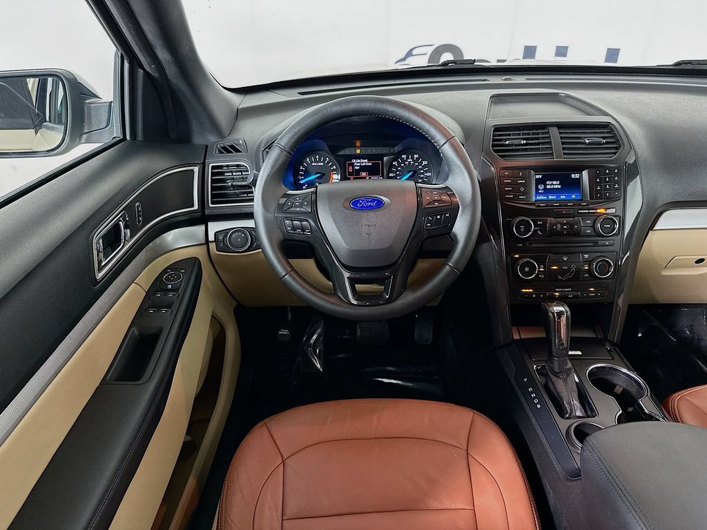 Used 2017 Ford Explorer XLT FWD image 24