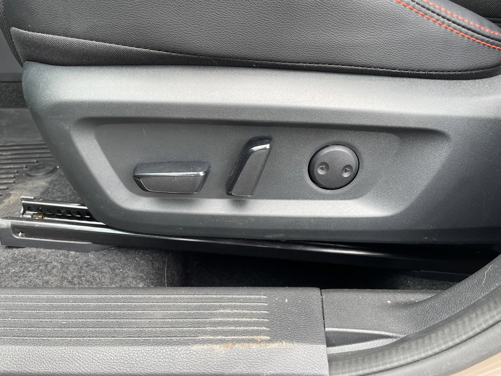 Used 2025 Nissan Rogue SV AWD/4WD image 15