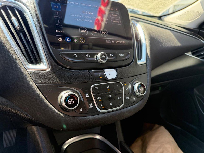 Used 2020 Chevrolet Malibu LT FWD image 28