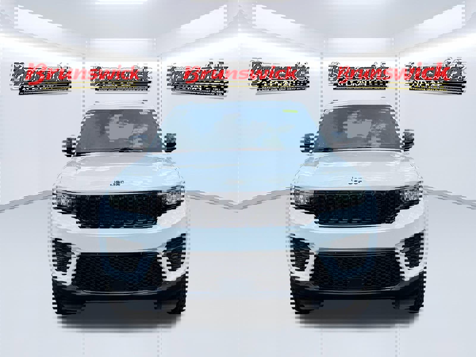 New 2025 Jeep Grand Cherokee Altitude image 2