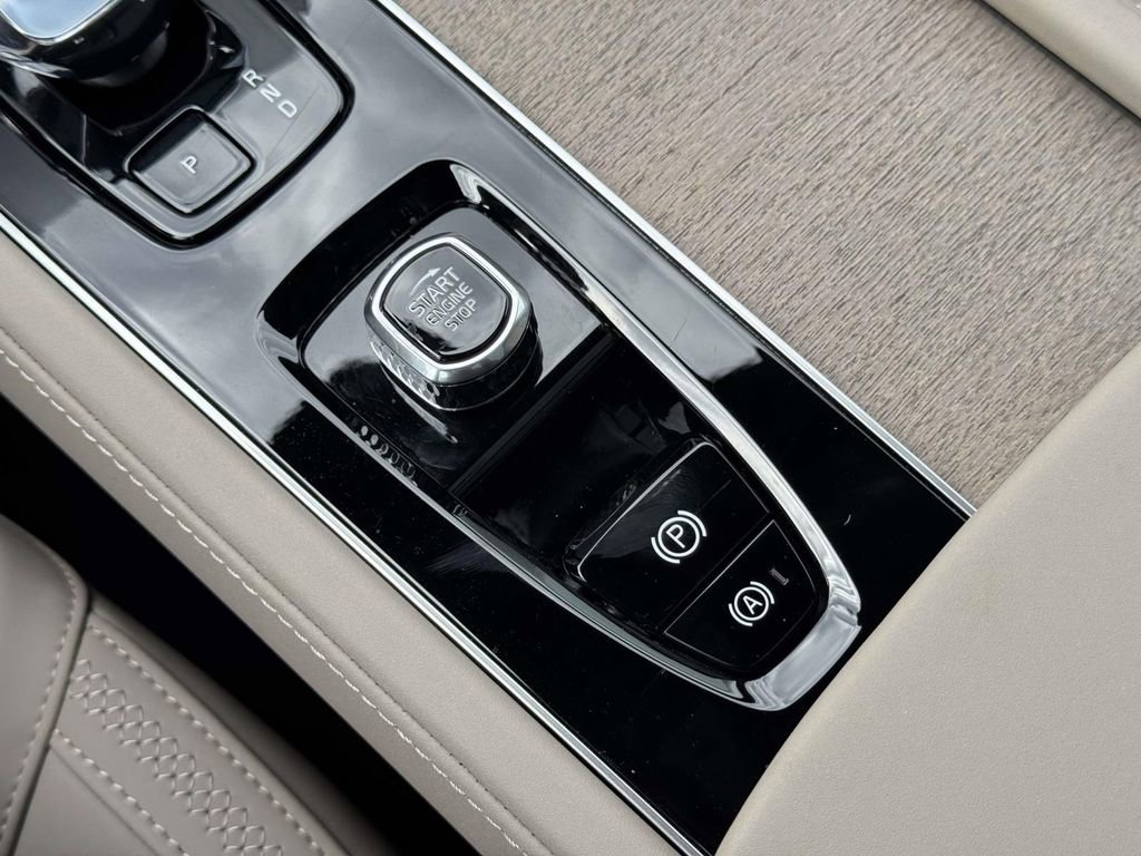 Certified 2026 Volvo XC90 B6 Plus w/ Protection Package image 30