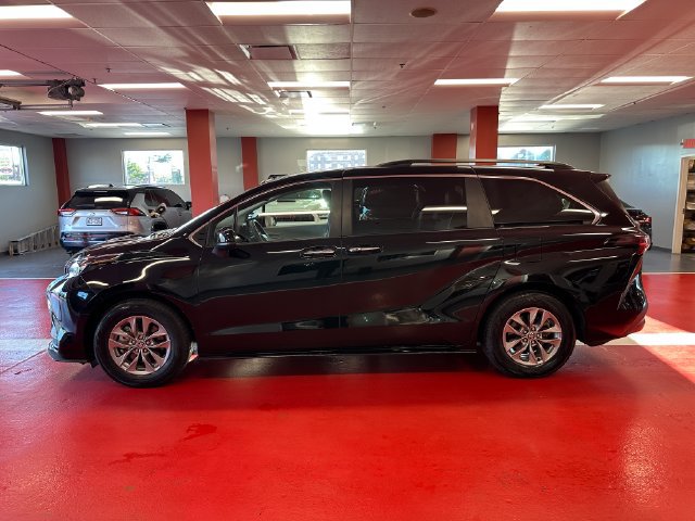 Certified 2026 Toyota Sienna XLE FWD image 6