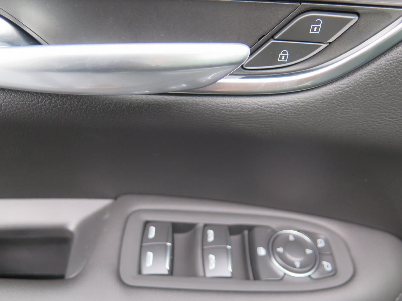 New 2026 Cadillac XT5 Luxury image 12