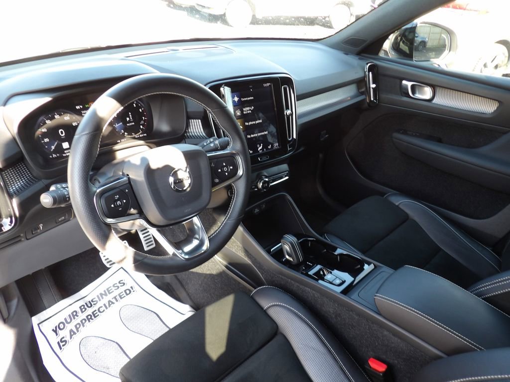 Used 2021 Volvo XC40 T5 R-Design w/ Protection Package Premier image 12