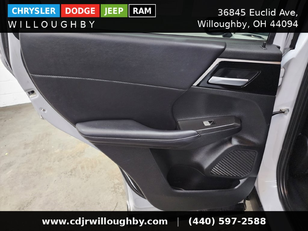Used 2024 Mitsubishi Outlander AWD image 25