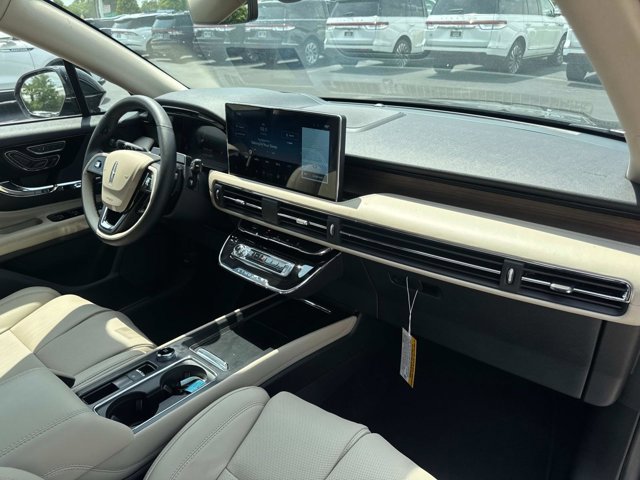 New 2025 Lincoln Corsair Reserve w/ Equipment Group 202A image 18