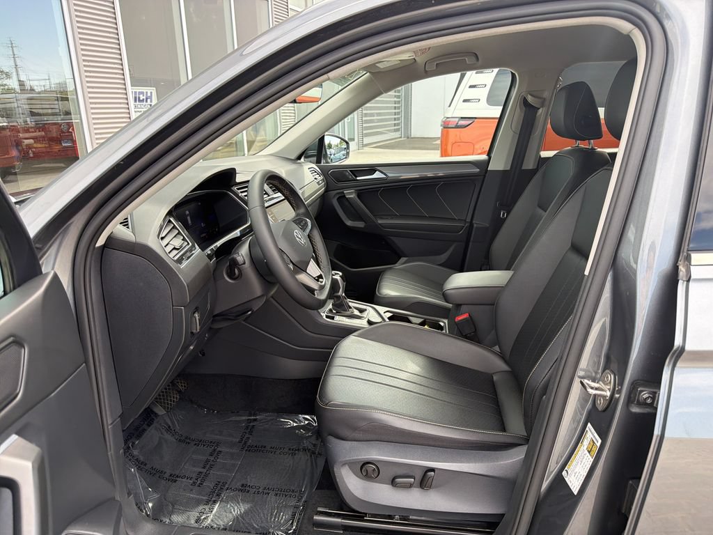 Used 2022 Volkswagen Tiguan SE AWD/4WD image 11