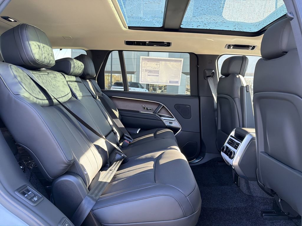 New 2026 Land Rover Range Rover Long Wheelbase SE image 14