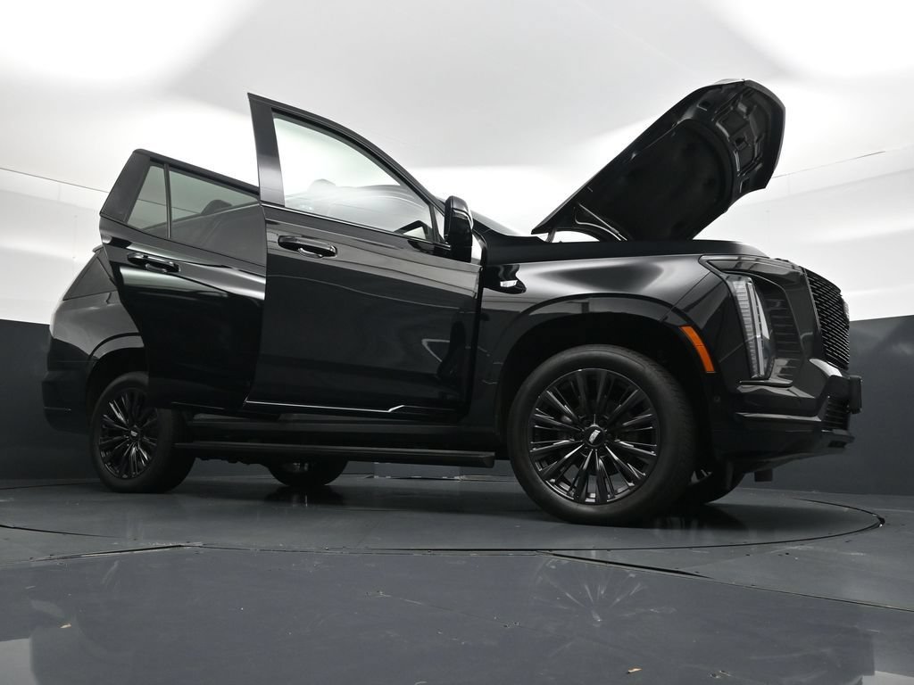 Used 2025 Cadillac Escalade Sport w/ LPO, ONYX Package AWD/4WD image 32