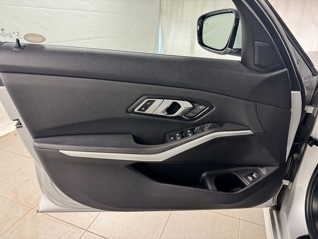 Used 2019 BMW 330i xDrive Sedan w/ Convenience Package AWD/4WD image 14