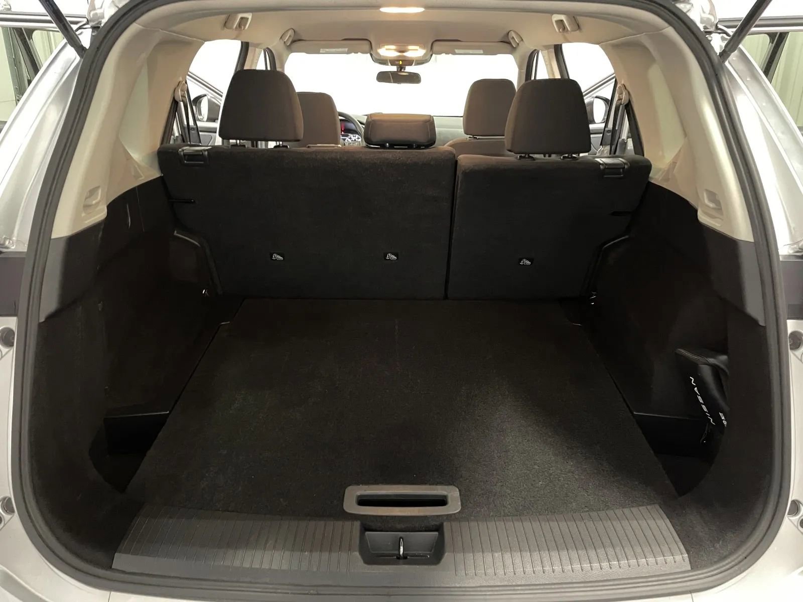 Used 2024 Nissan Rogue S FWD image 36