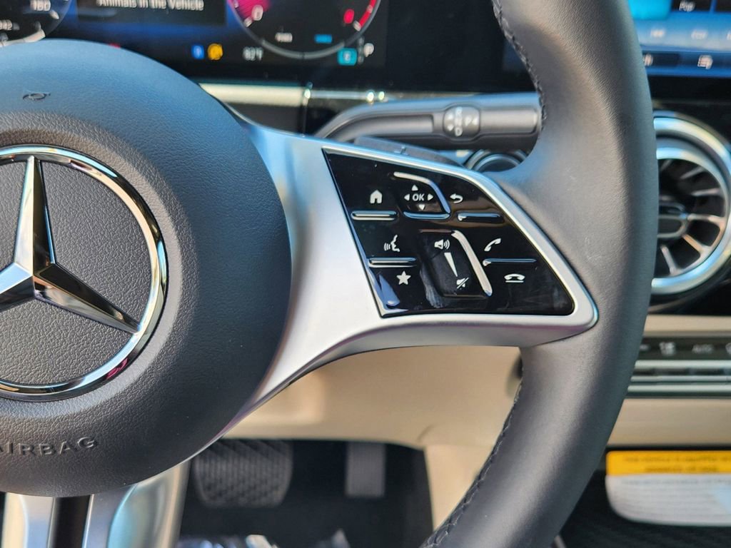 Used 2025 Mercedes-Benz GLA 250 4MATIC image 23
