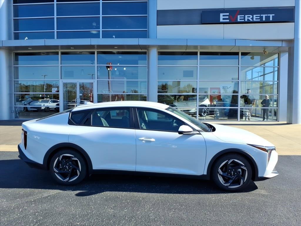 Used 2025 Kia K4 EX image 3