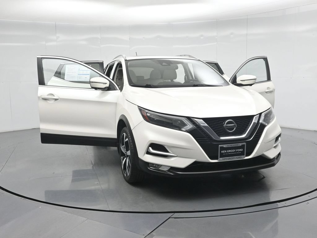 Used 2020 Nissan Rogue Sport SL w/ Premium Package FWD image 34