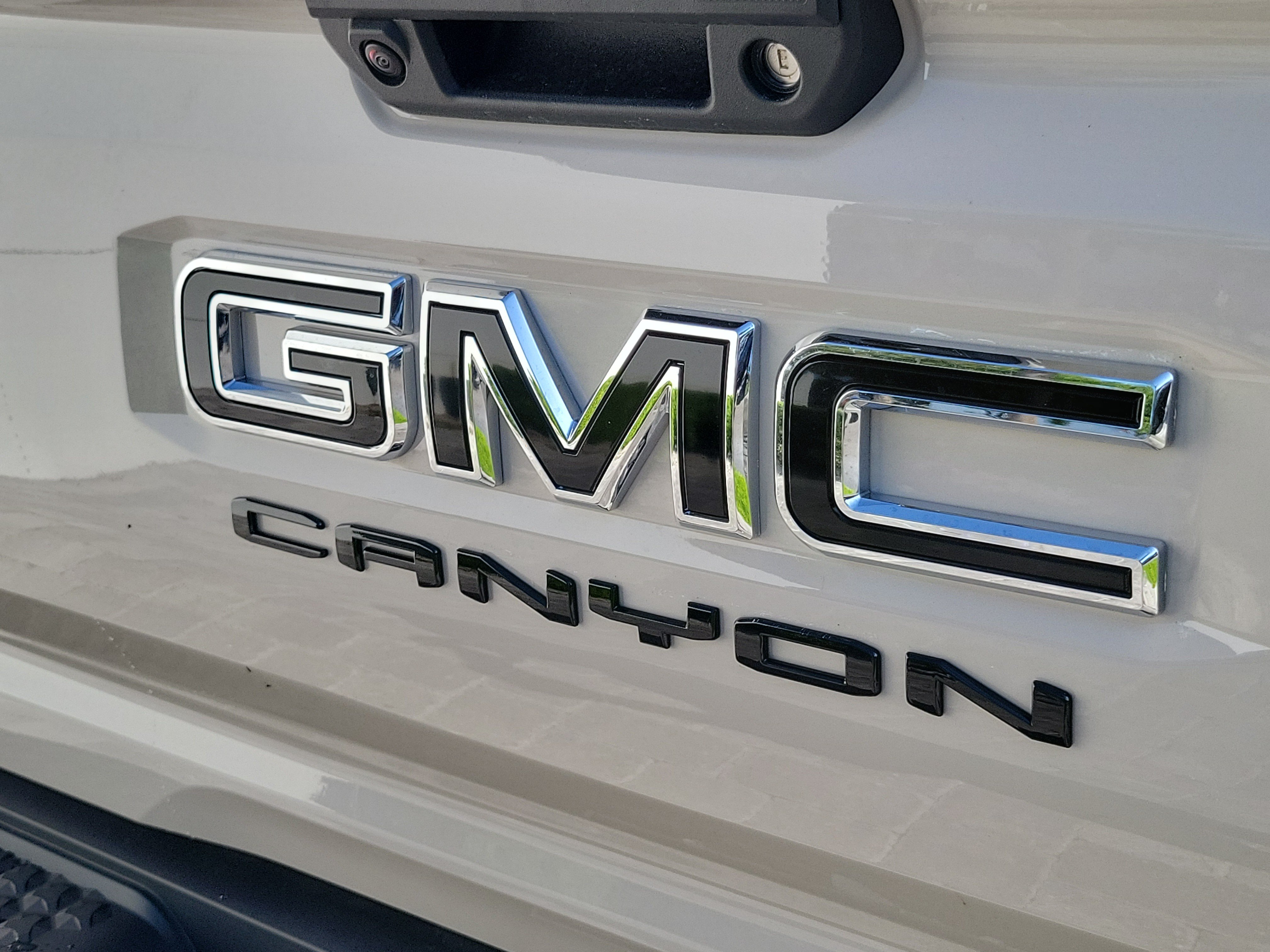 New 2026 GMC Canyon Elevation w/ Convenience Package RWD image 8
