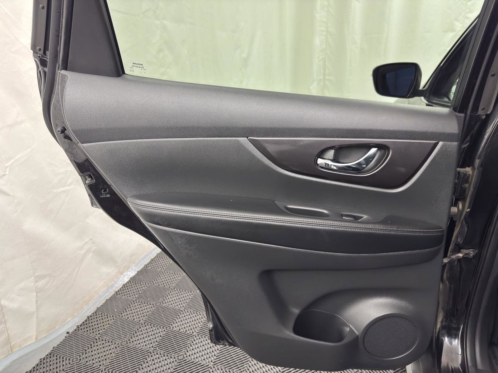 Used 2018 Nissan Rogue SV image 24