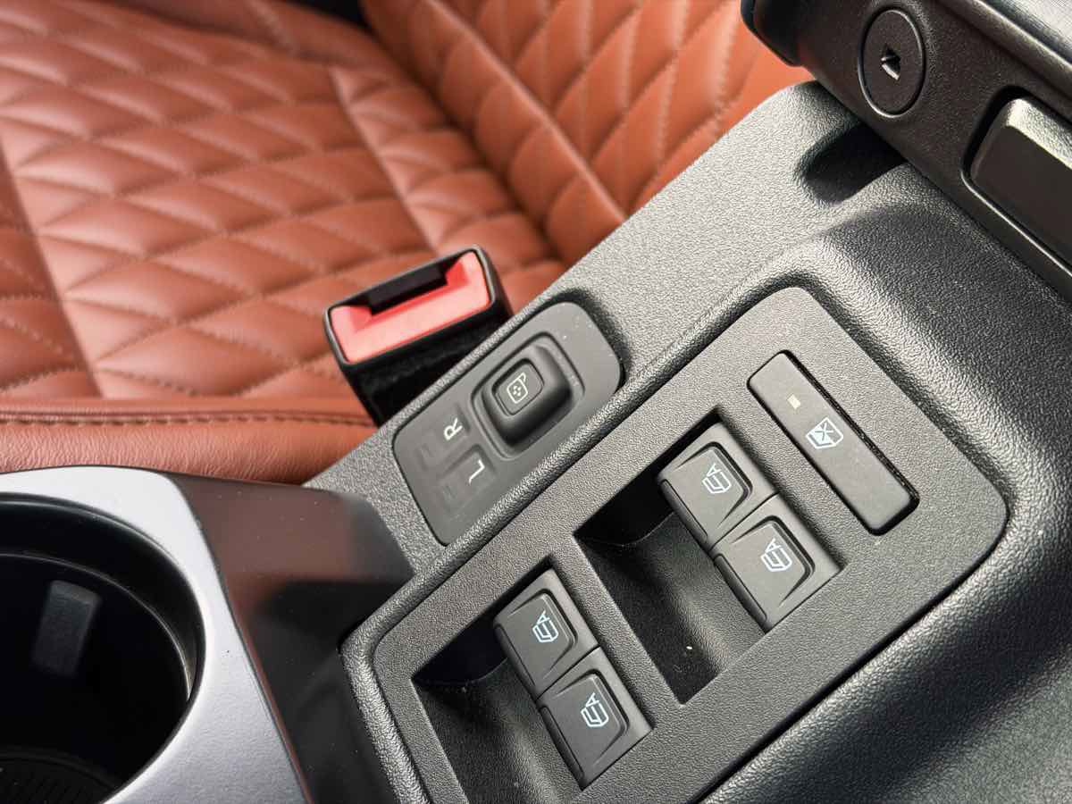 Used 2025 Ford Bronco Heritage Edition image 53