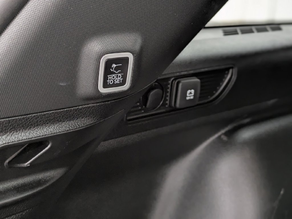 Used 2023 Jeep Grand Cherokee Altitude AWD/4WD image 18