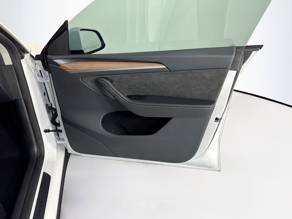 Used 2024 Tesla Model Y Long Range image 26