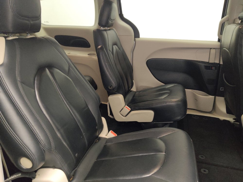 Used 2017 Chrysler Pacifica Touring FWD image 19