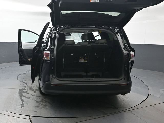 Used 2025 Toyota Sienna XLE image 55