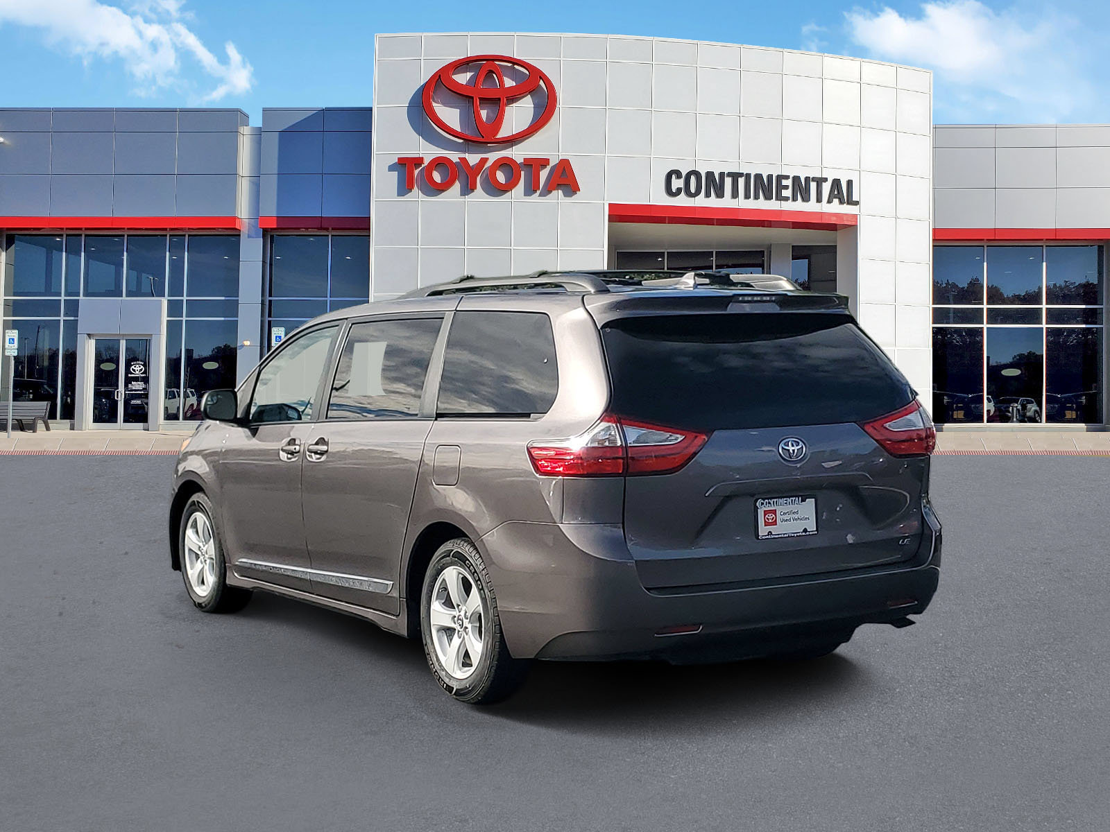 Certified 2019 Toyota Sienna LE FWD image 4