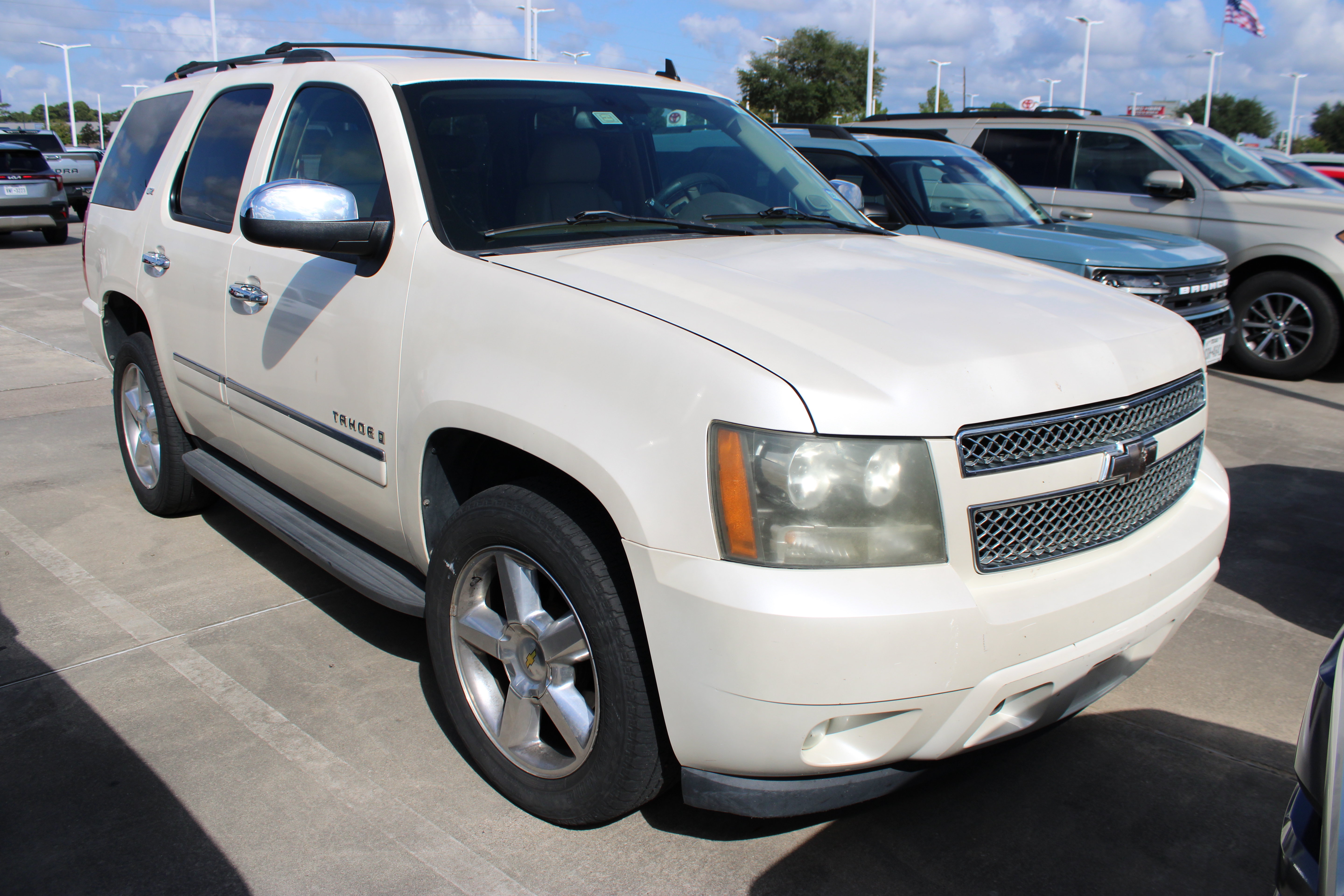 Used 2009 Chevrolet Tahoe LTZ RWD image 2