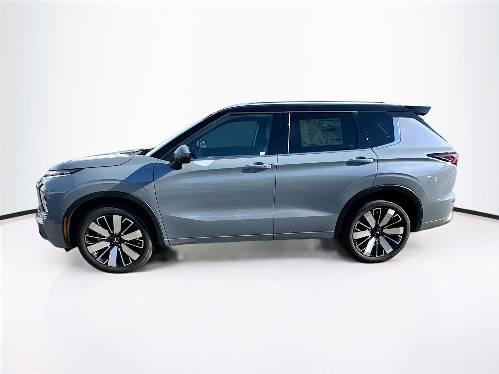 New 2025 Mitsubishi Outlander SEL image 4